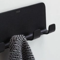 Tiger Colar - Handdoekhaak Multi - Zwart -Badkamer Kast Winkel 1196x1200 2