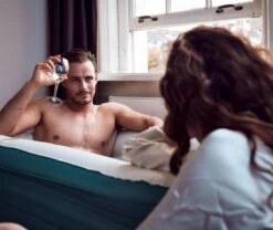 Tubble® Royale Opblaasbaar Ligbad - Blue Lagoon – Opvouwbaar Bad Voor Volwassenen Tot 188cm - IJsbad Wim Hof Methode - Zitbad - 255L 12 Tubble® Royale Opblaasbaar Ligbad - Blue Lagoon – Opvouwbaar Bad Voor Volwassenen Tot 188cm - IJsbad Wim Hof Methode - Zitbad - 255L -Badkamer Kast Winkel 1200x1012