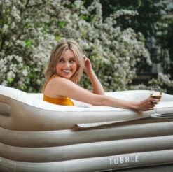 Tubble® Royale Air Bath - 255L - Ambient Taupe - Opblaasbaar Ligbad – Voor Volwassenen 15 Tubble® Royale Air Bath - 255L - Ambient Taupe - Opblaasbaar Ligbad – Voor Volwassenen -Badkamer Kast Winkel 1200x1194 20