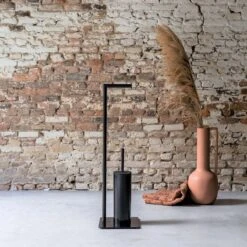 Sealskin Tube - Toiletbutler - Toiletrolhouder - Toiletborstel Met Houder - Vrijstaand - Zwart -Badkamer Kast Winkel 1200x1200 1599