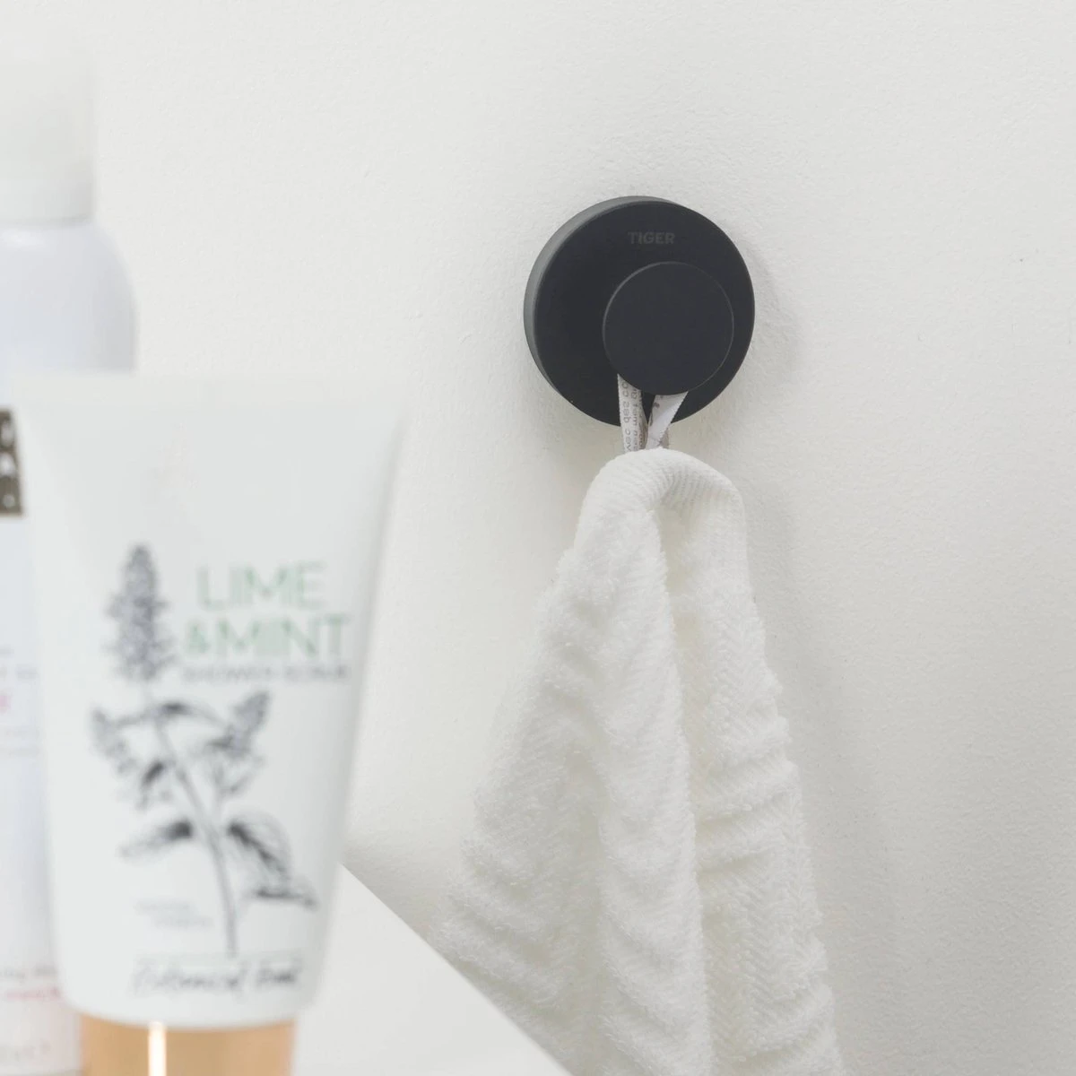 Tiger Urban - Handdoekhaak - 2 Stuks - Zwart - ø 5 Cm - Inclusief 4 Decorringen - Zelfklevend 9 Tiger Urban - Handdoekhaak - 2 Stuks - Zwart - ø 5 Cm - Inclusief 4 Decorringen - Zelfklevend - Afbeelding 9