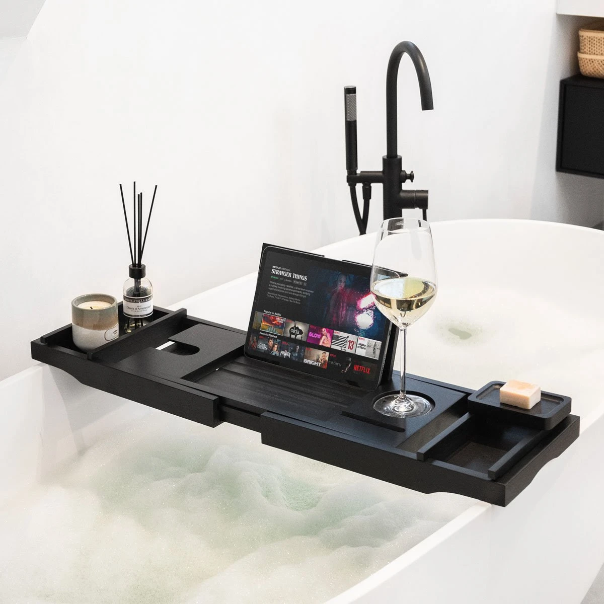 IMoshion Badplank Voor In Bad - Dienblad Inclusief Pootjes - Tablet Houder - Badrek Uitschuifbaar 75 Tot 110 Cm - Zwart 7 IMoshion Badplank Voor In Bad - Dienblad Inclusief Pootjes - Tablet Houder - Badrek Uitschuifbaar 75 Tot 110 Cm - Zwart - Afbeelding 7