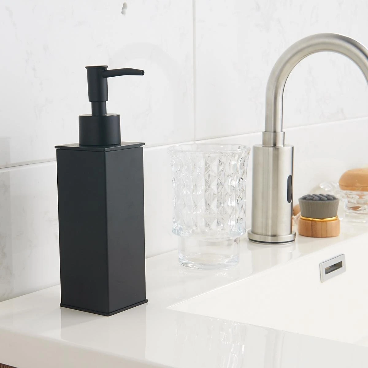 VDN Stainless Zeeppompje - Zeepdispenser - Zeeppompje Vrijstaand - Zwart - Vierkant - RVS 6 VDN Stainless Zeeppompje - Zeepdispenser - Zeeppompje Vrijstaand - Zwart - Vierkant - RVS - Afbeelding 6