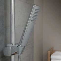 SCHÜTTE Tokyo Douchesysteem - Regendouche - 102 Cm Stang - Chroom -Badkamer Kast Winkel 1200x1200 2533