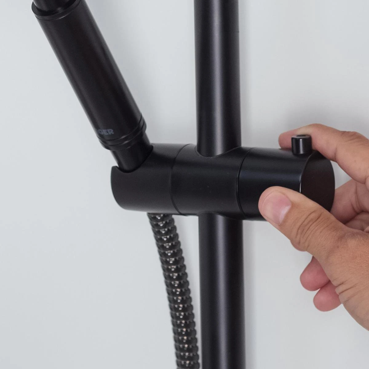 Tiger Tyne Doucheset - Douchekop Ø 12 Cm - Inclusief Comfort Water Saver - 3 Standen - Mat Zwart 11 Tiger Tyne Doucheset - Douchekop Ø 12 Cm - Inclusief Comfort Water Saver - 3 Standen - Mat Zwart - Afbeelding 11