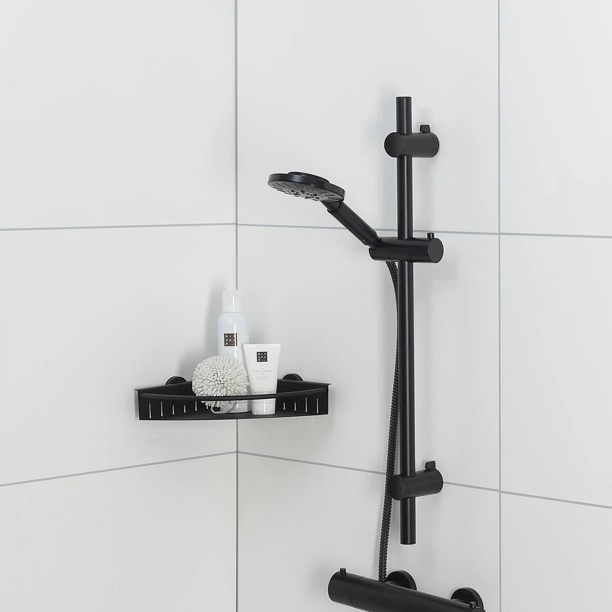 Tiger Tyne Doucheset - Douchekop Ø 12 Cm - Inclusief Comfort Water Saver - 3 Standen - Mat Zwart 16 Tiger Tyne Doucheset - Douchekop Ø 12 Cm - Inclusief Comfort Water Saver - 3 Standen - Mat Zwart - Afbeelding 16