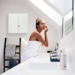 Relaxdays Medicijnkastje Afsluitbaar - Medicatiekastje - Badkamerkast Medicijnen - Wit -Badkamer Kast Winkel 1200x1200 3339