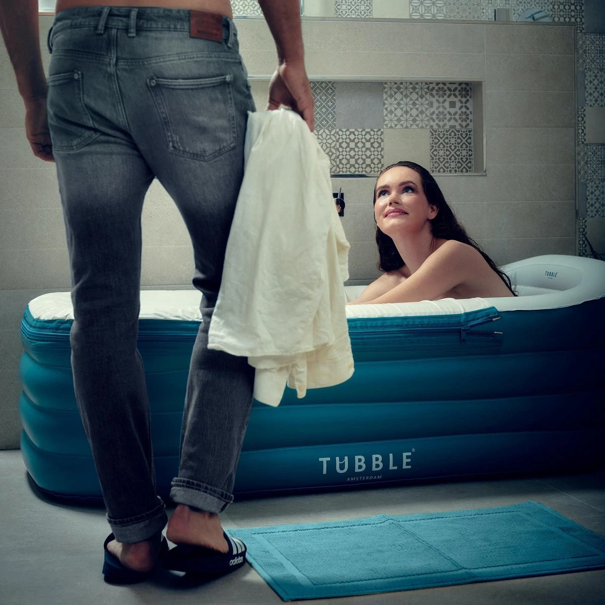 Tubble® Royale Opblaasbaar Ligbad - Blue Lagoon – Opvouwbaar Bad Voor Volwassenen Tot 188cm - IJsbad Wim Hof Methode - Zitbad - 255L 2 Tubble® Royale Opblaasbaar Ligbad - Blue Lagoon – Opvouwbaar Bad Voor Volwassenen Tot 188cm - IJsbad Wim Hof Methode - Zitbad - 255L - Afbeelding 2