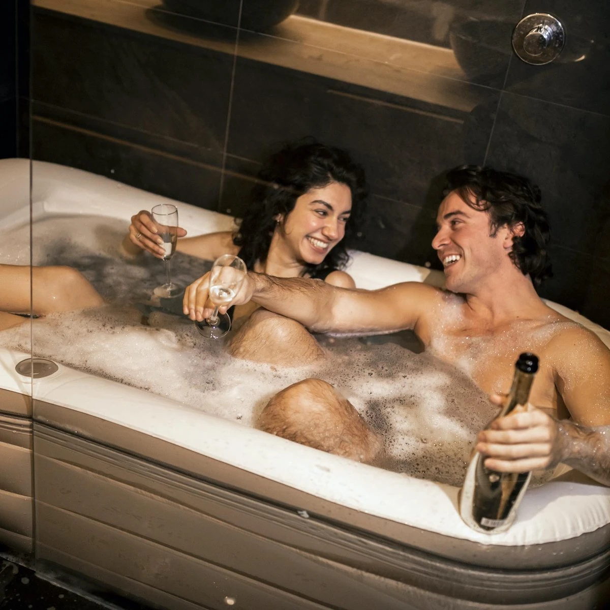 Tubble® Royale Air Bath - 255L - Ambient Taupe - Opblaasbaar Ligbad – Voor Volwassenen 8 Tubble® Royale Air Bath - 255L - Ambient Taupe - Opblaasbaar Ligbad – Voor Volwassenen - Afbeelding 8