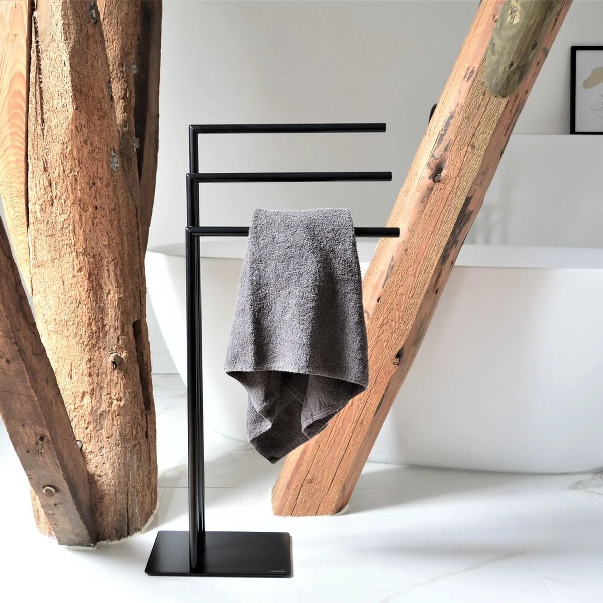 Sealskin Tube - Handdoekrek 3-armig Vrijstaand - Zwart 4 Sealskin Tube - Handdoekrek 3-armig Vrijstaand - Zwart - Afbeelding 4