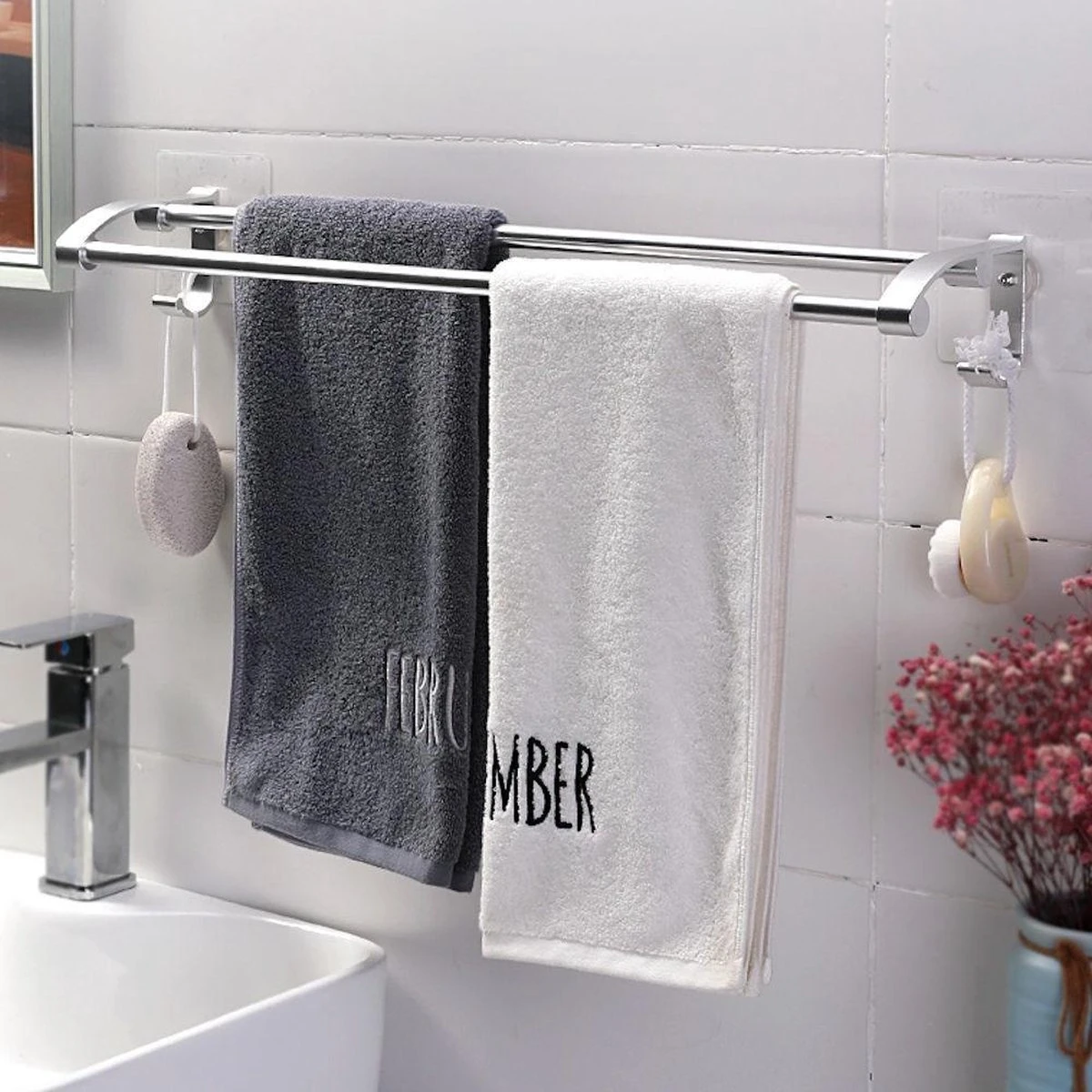 Merkloos Decopatent® Dubbele Handdoekrek - Handdoekhouder 2 Haken - Badkamer - Keuken - Zonder Boren - Handdoekenstang - Handdoekenrek 5 Merkloos Decopatent® Dubbele Handdoekrek - Handdoekhouder 2 Haken - Badkamer - Keuken - Zonder Boren - Handdoekenstang - Handdoekenrek - Afbeelding 5