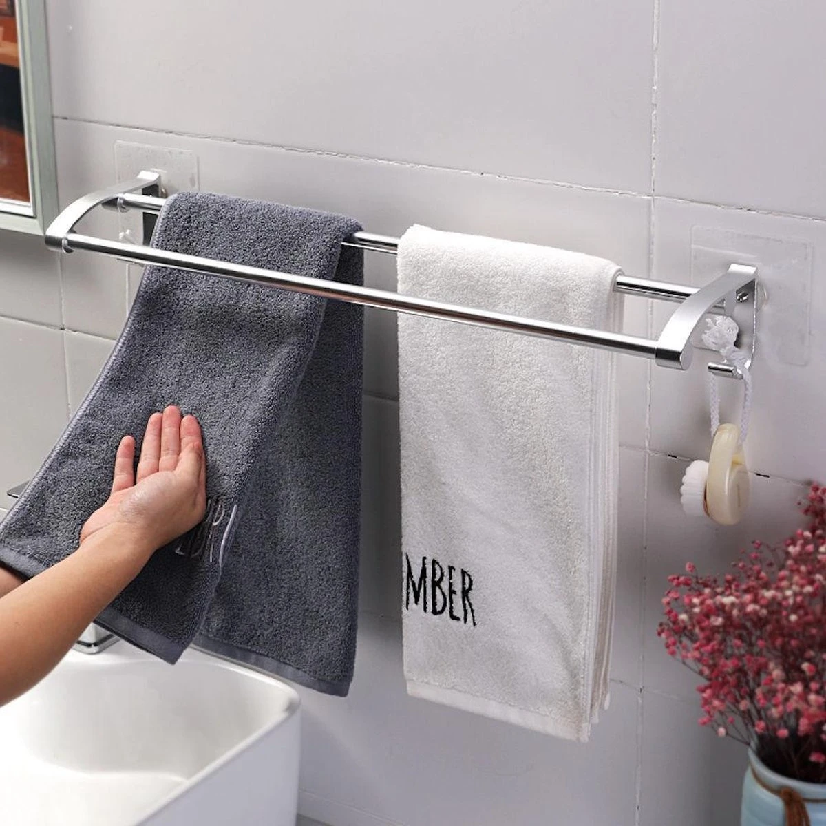 Merkloos Decopatent® Dubbele Handdoekrek - Handdoekhouder 2 Haken - Badkamer - Keuken - Zonder Boren - Handdoekenstang - Handdoekenrek 7 Merkloos Decopatent® Dubbele Handdoekrek - Handdoekhouder 2 Haken - Badkamer - Keuken - Zonder Boren - Handdoekenstang - Handdoekenrek - Afbeelding 7