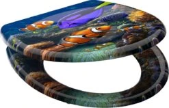 SCHÜTTE WC-Bril 82372 SEA LIFE - Duroplast - Soft Close - Afklikbaar - RVS-Scharnieren - Decor - 3-zijdige Print -Badkamer Kast Winkel 1200x768 5