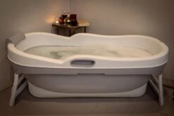 HelloBath Opvouwbaar Zitbad - Bath Bucket - 148cm - 220L - Extra Lang - Incl. Badkussen & Opberghoes -Badkamer Kast Winkel 1200x800 123