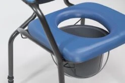 Toiletstoel Blauw Met Comfortabele Zitting En Emmer Met Deksel - Postoel 11 Toiletstoel Blauw Met Comfortabele Zitting En Emmer Met Deksel - Postoel -Badkamer Kast Winkel 1200x801 9