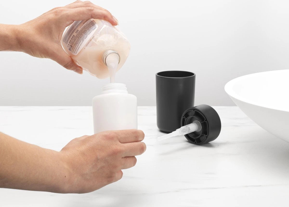 Brabantia ReNew Zeepdispenser - 250 Ml - Dark Grey 5 Brabantia ReNew Zeepdispenser - 250 Ml - Dark Grey - Afbeelding 5