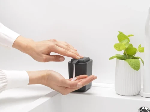 Brabantia Sink Side Zeepdispenser - 250 Ml - Dark Grey -Badkamer Kast Winkel 1200x899 9